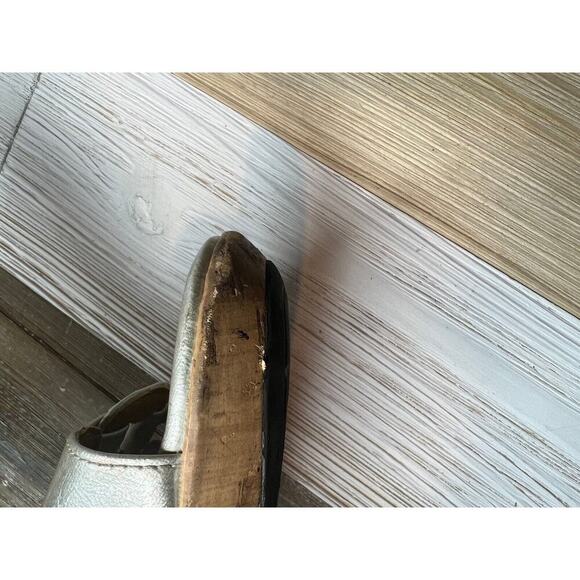 Attention Sandals Womens Size 8 M Silver Wedge Slip On Open Toe Comfy Academia - Picture 8 of 11